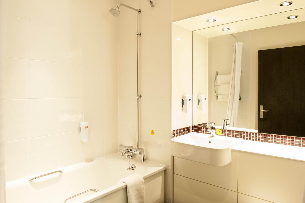 Premier Inn Glasgow Pacific Quay ห้อง รูปภาพ